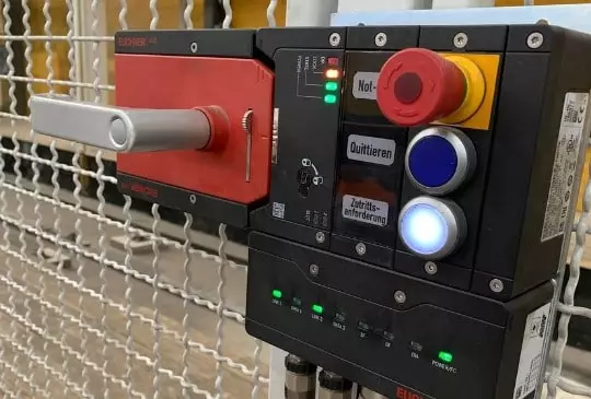 Absicherung Roboterzelle mit T&uuml;rschalter