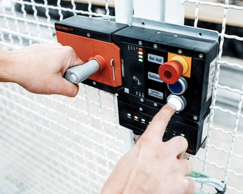 Absicherung Roboterzelle mit Sicherheitst&uuml;rschalter